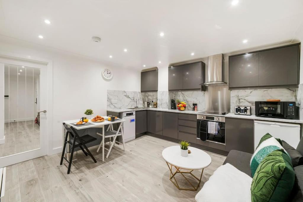 Modern 2 Bedroom Apartment In The Heart Of Лондон Екстер'єр фото