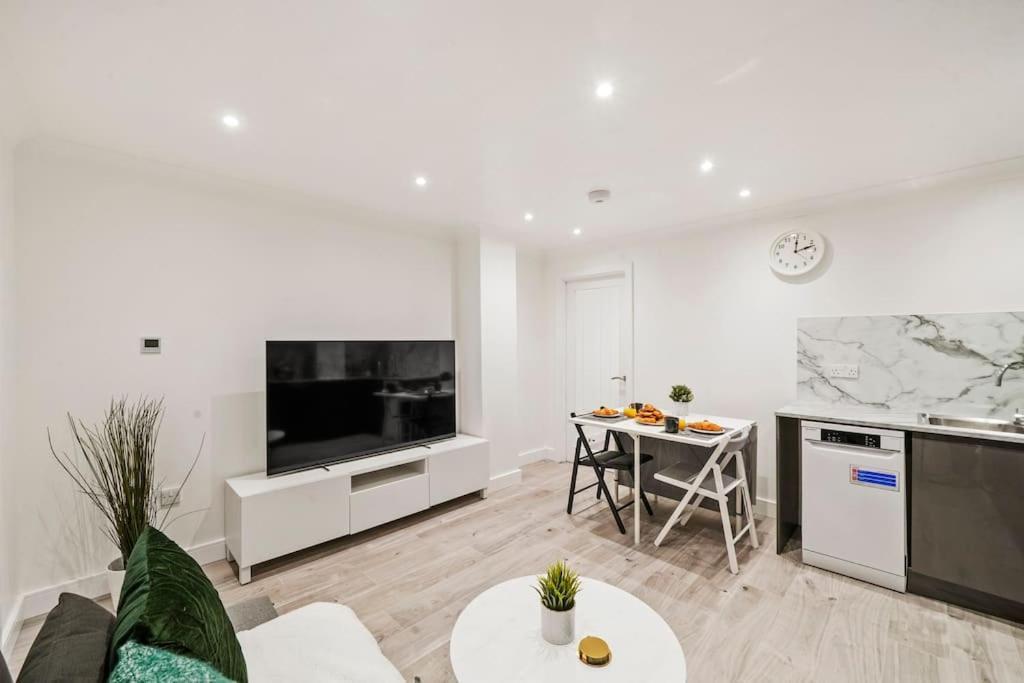 Modern 2 Bedroom Apartment In The Heart Of Лондон Екстер'єр фото